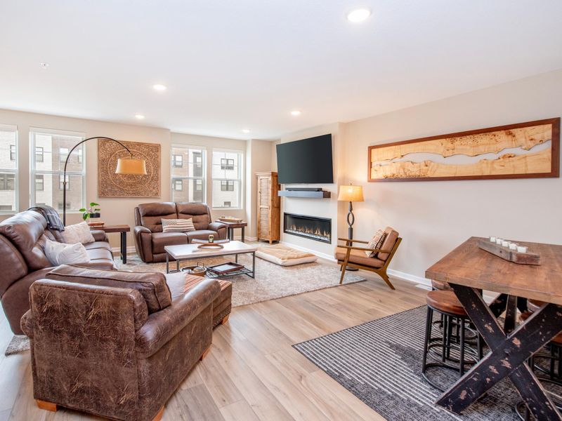 900 Mount Curve Blvd #L, Saint Paul, MN 55116