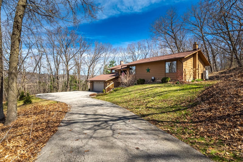5752 Fox Chase Dr, Hokah, MN 55941