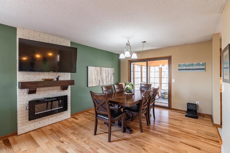 5752 Fox Chase Dr, Hokah, MN 55941