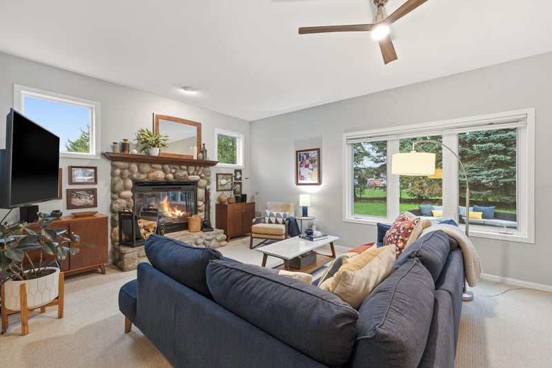 8426 Pine Ct, Victoria, MN 55386