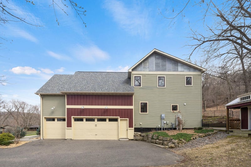 1067 Pioneer Rd, Red Wing, MN 55066