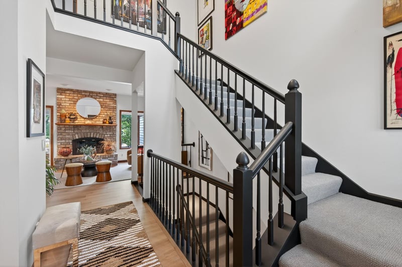 125 Wildwood Bay Dr, Mahtomedi, MN 55115