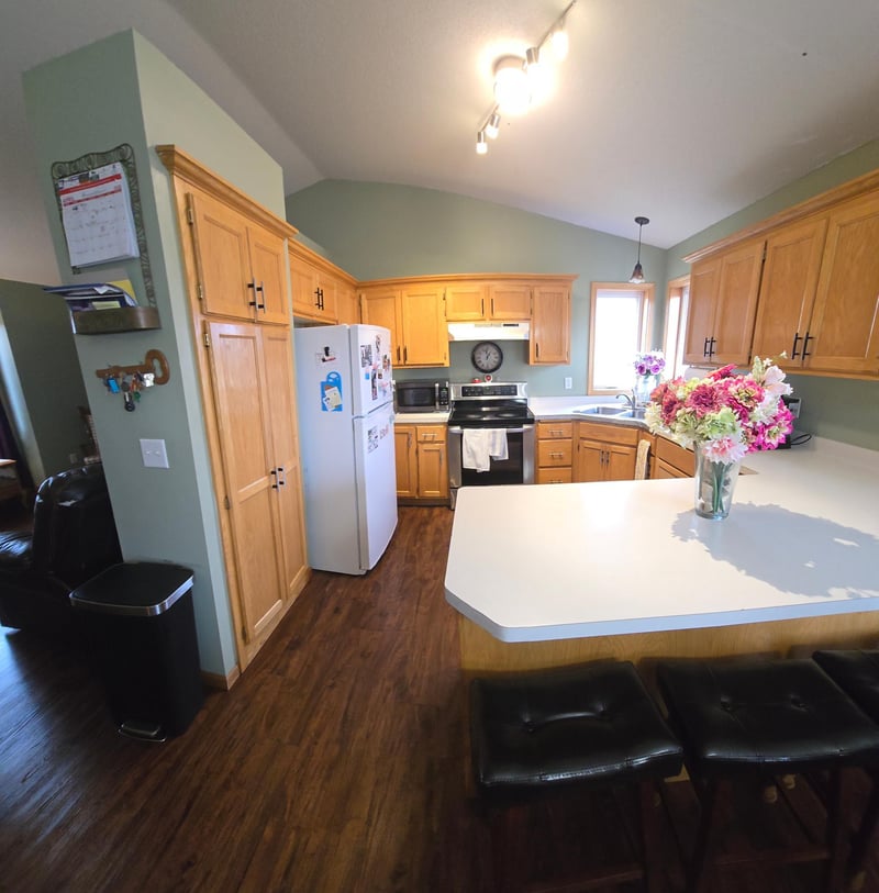 920 W 9th St, Rush City, MN 55069
