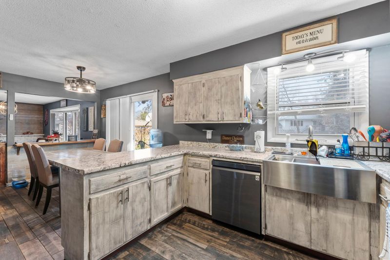 10239 Raven St NW, Coon Rapids, MN 55433