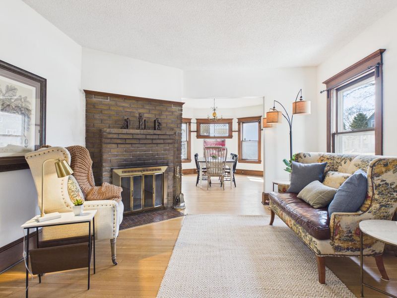 1008 Grotto St N, Saint Paul, MN 55103