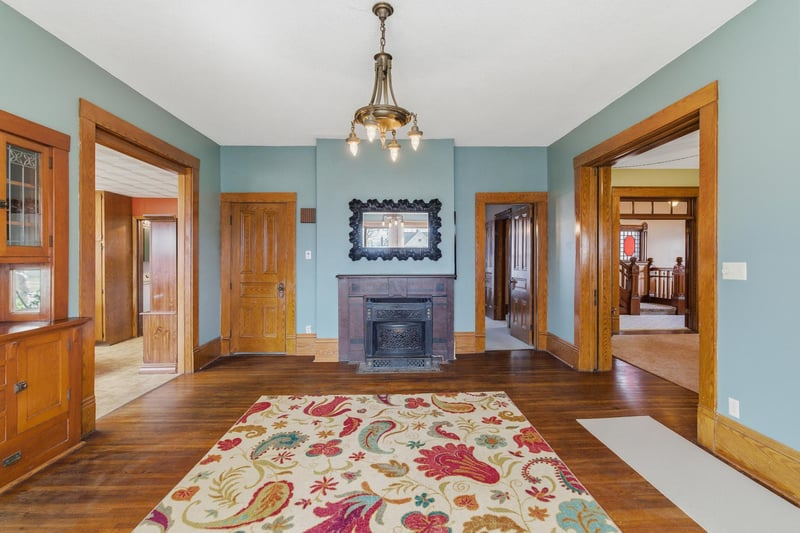 125 E 2nd St, Blue Earth, MN 56013
