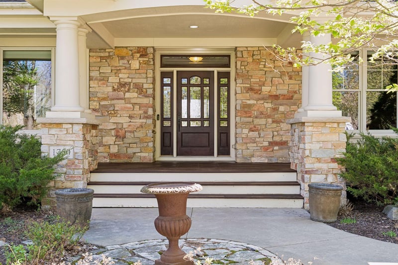1750 Lucy Ridge Ct, Chanhassen, MN 55317