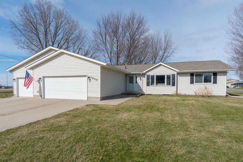 1025 Park Dr, Gaylord, MN 55334