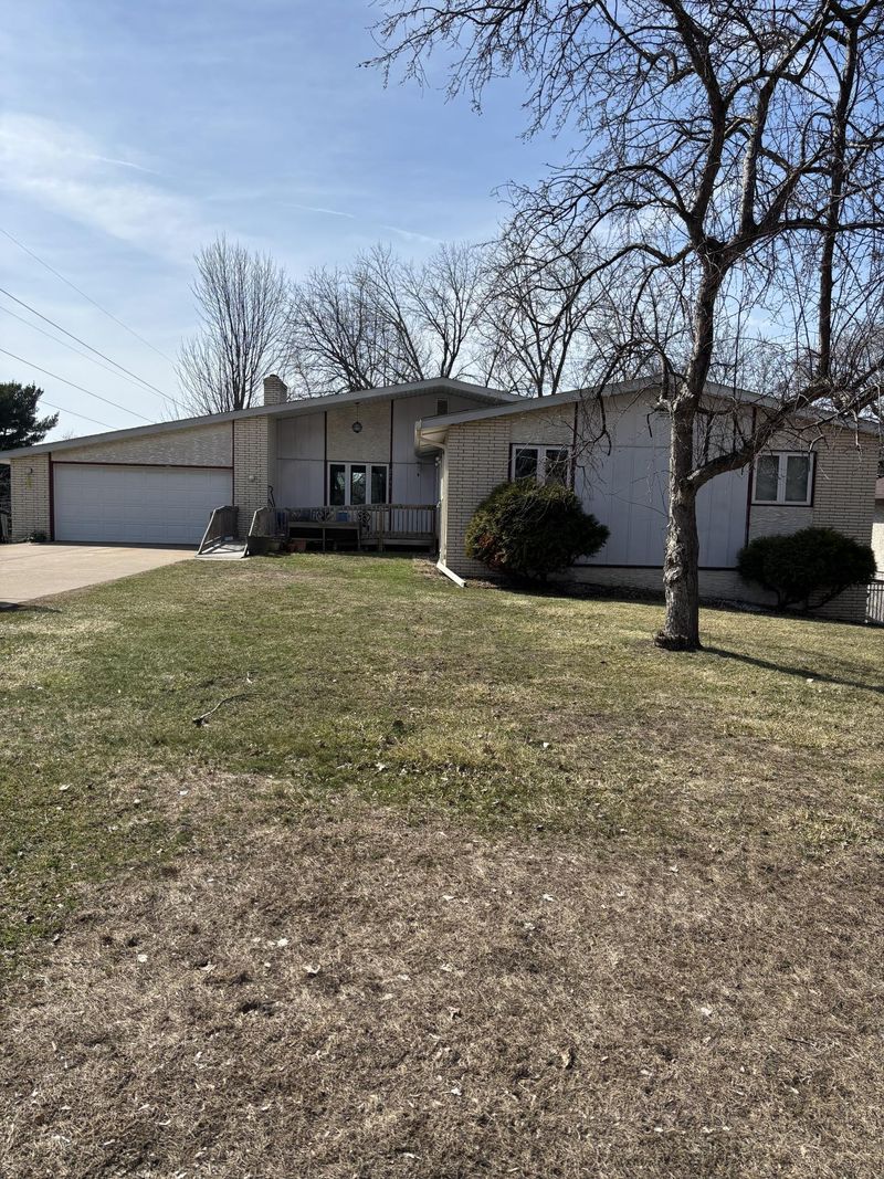 2535 Pascal St, Roseville, MN 55113