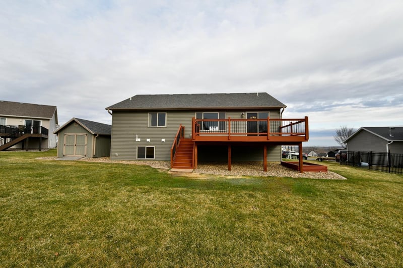 887 Golf View Ave, Zumbrota, MN 55992