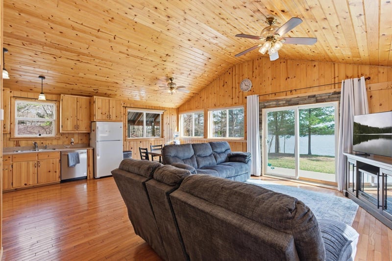 40582 Pequot Dr, Browerville, MN 56438