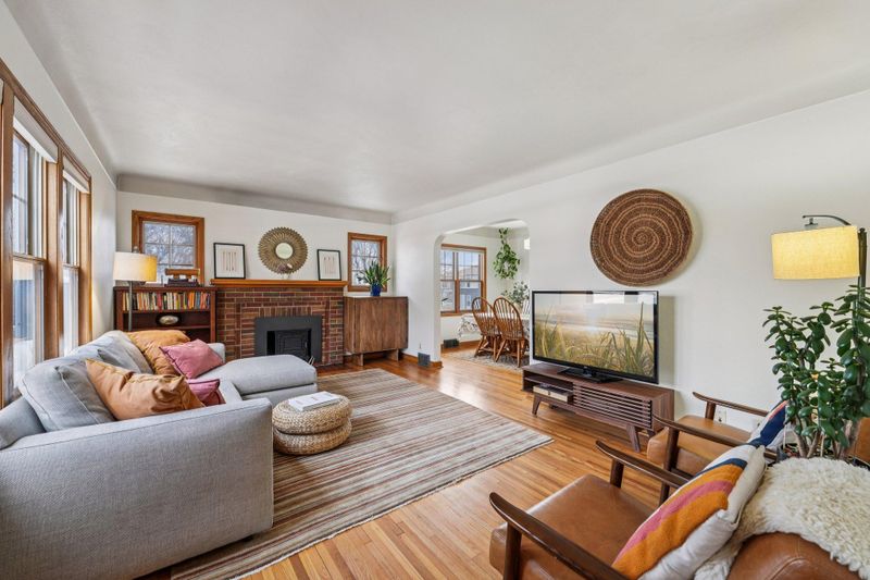 1002 Livingston Ave, West Saint Paul, MN 55118