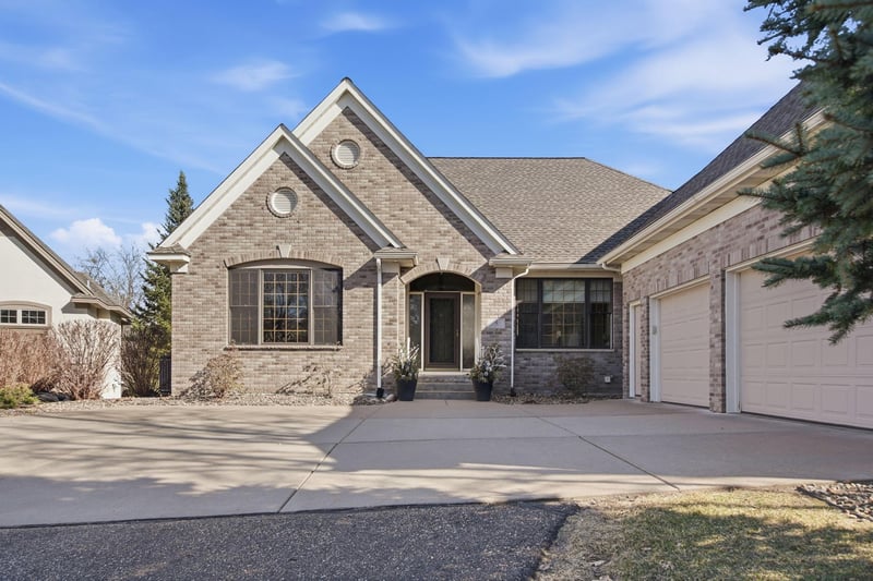 4 Pearson Pl, North Oaks, MN 55127