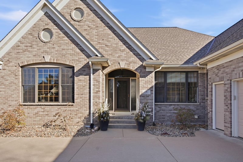 4 Pearson Pl, North Oaks, MN 55127