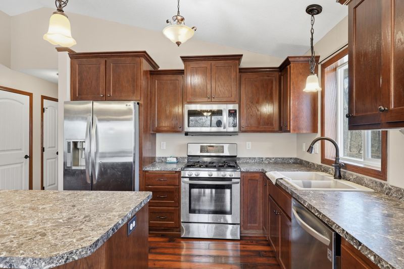 9085 Grove Dr, Chisago City, MN 55013