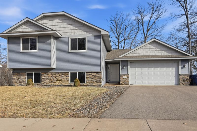 9085 Grove Dr, Chisago City, MN 55013