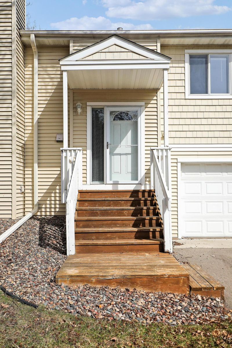 5540 Pompano Dr, Minnetonka, MN 55343
