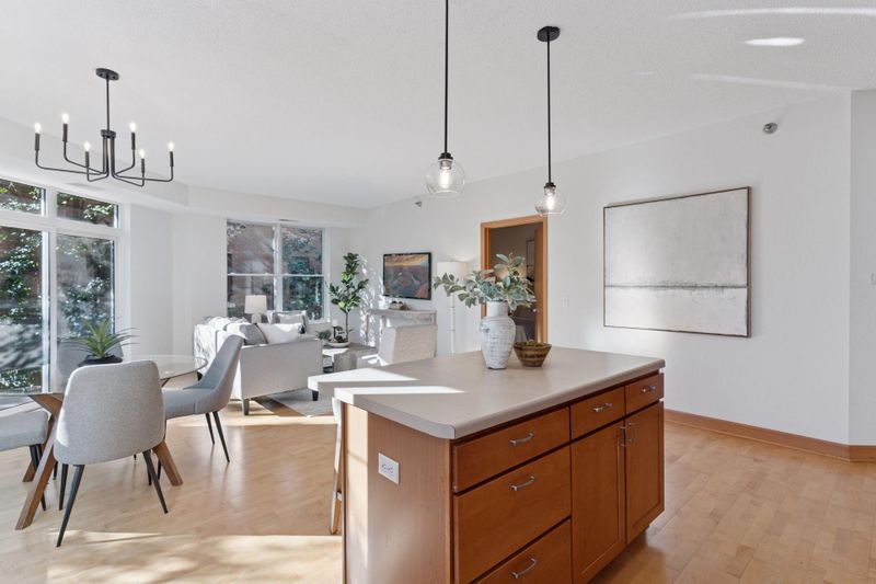 1800 Clinton Ave #208, Minneapolis, MN 55404
