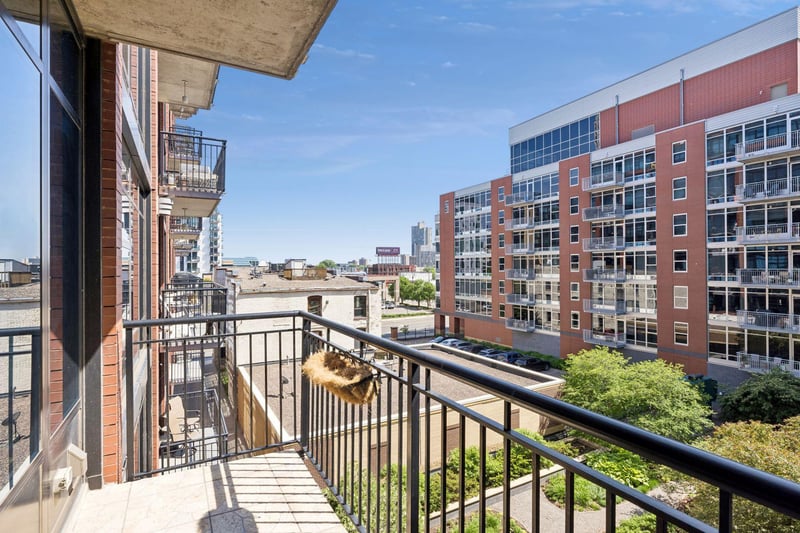 215 10th Ave S #411, Minneapolis, MN 55415