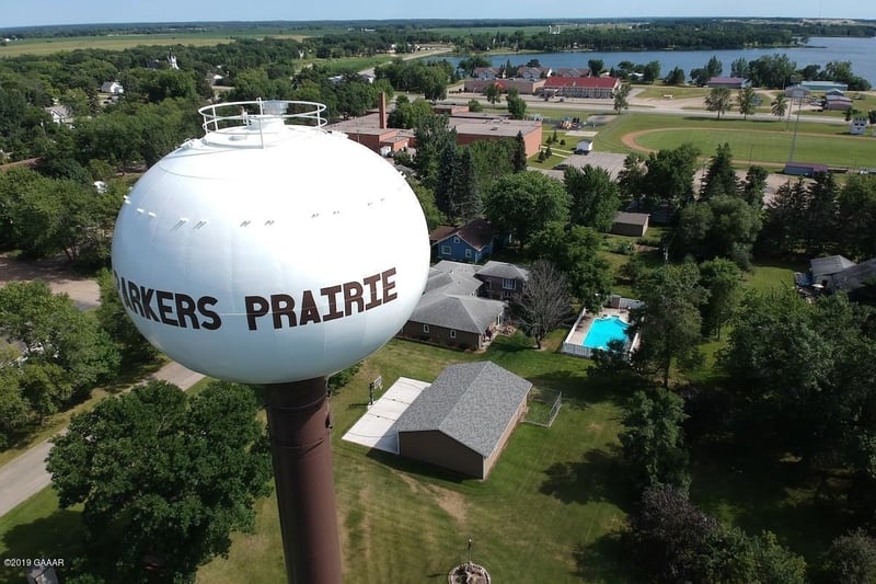 404 S Clayborn Ave, Parkers Prairie, MN 56361