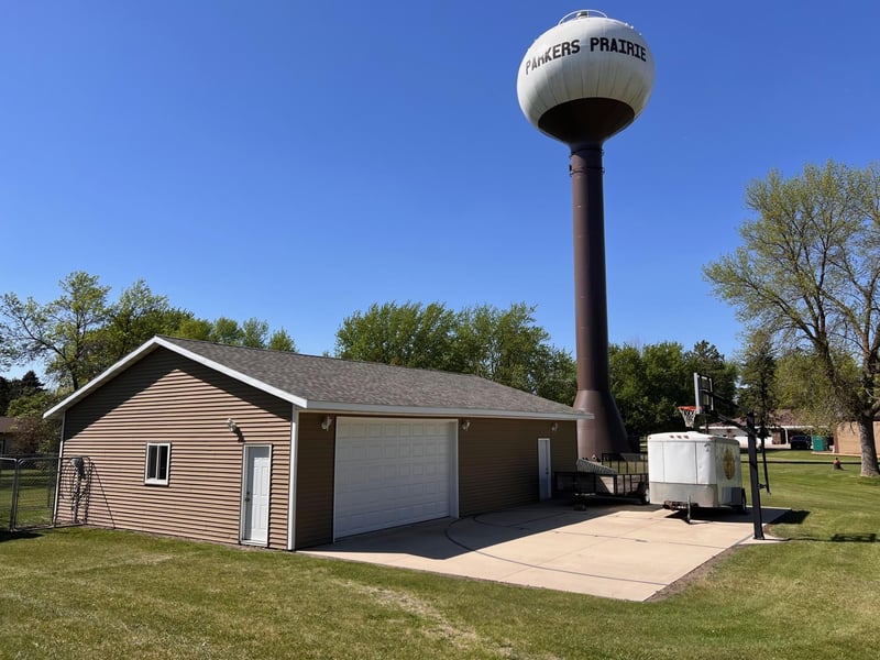 404 S Clayborn Ave, Parkers Prairie, MN 56361