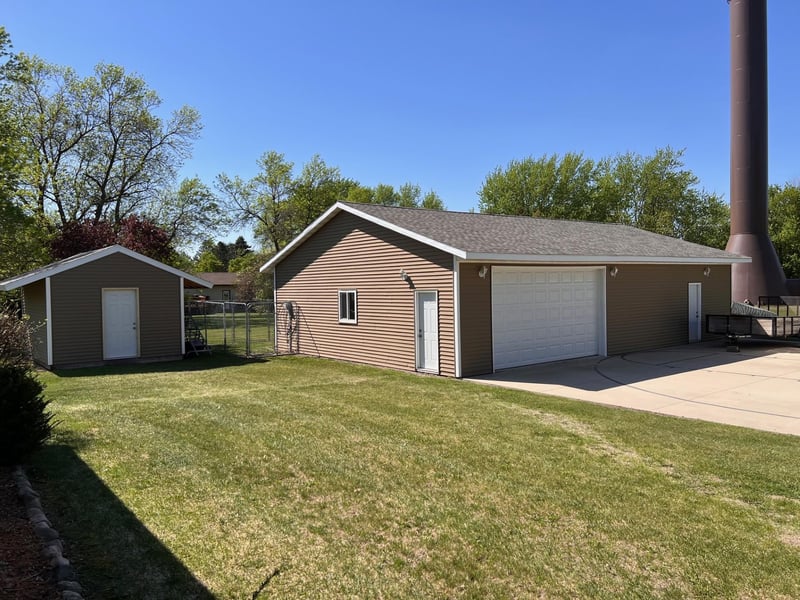 404 S Clayborn Ave, Parkers Prairie, MN 56361
