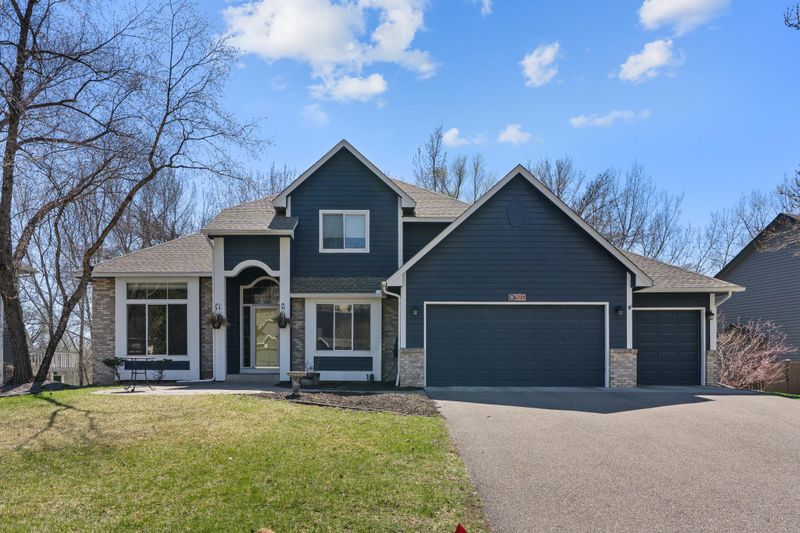 6709 Promontory Dr, Eden Prairie, MN 55346