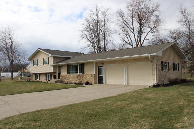 404 W 9th St, Morris, MN 56267