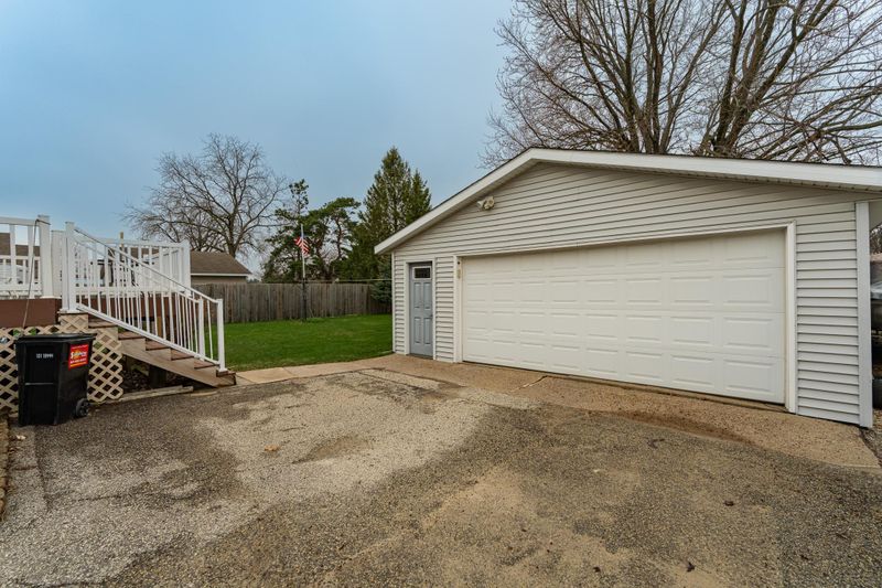 60 S 1st St, Lewiston, MN 55952
