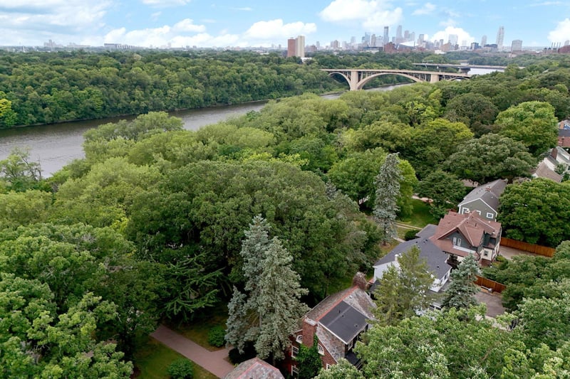 1615 E River Pw, Minneapolis, MN 55414