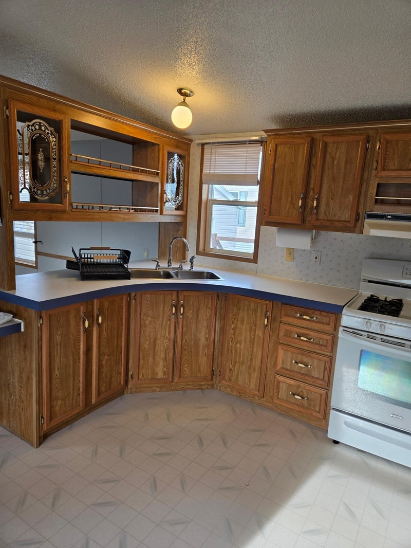 1975 Lancelot Ln, North Mankato, MN 56003