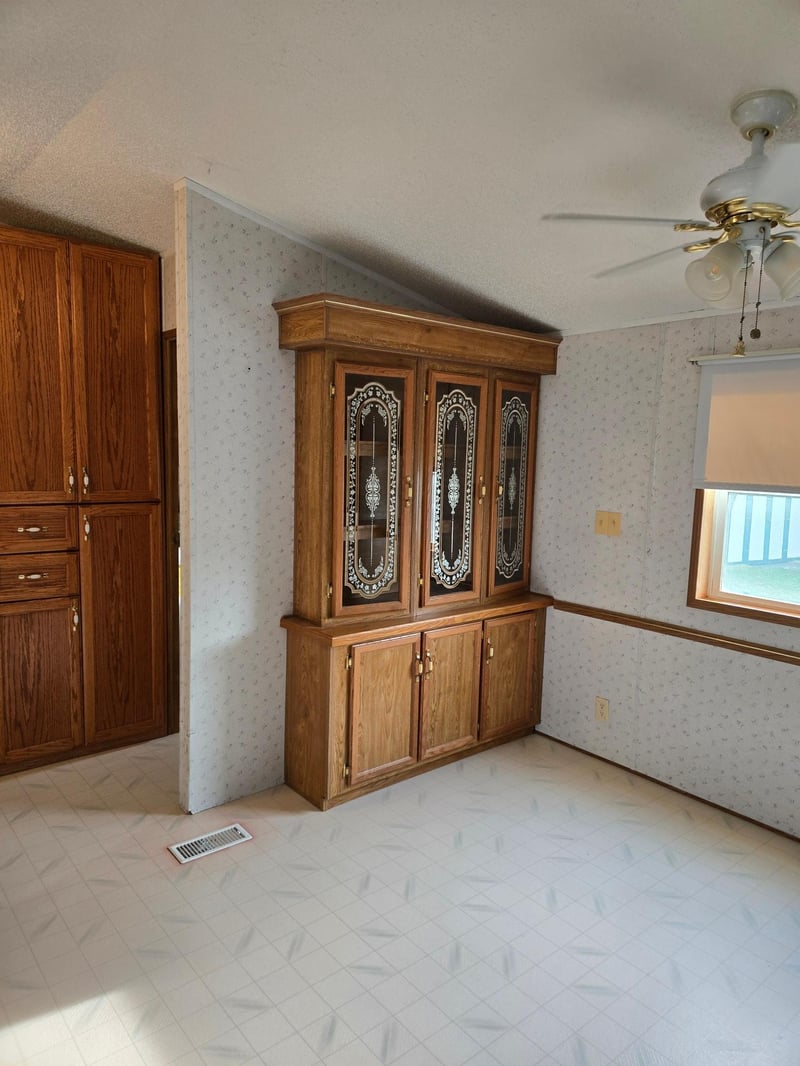 1975 Lancelot Ln, North Mankato, MN 56003