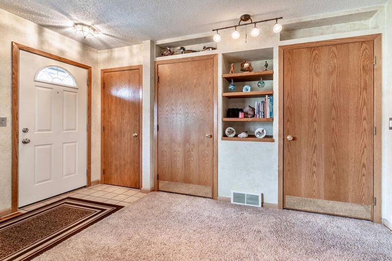413 E St Charles Ave, Fergus Falls, MN 56537