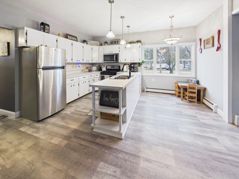 305 4th St NE, Melrose, MN 56352