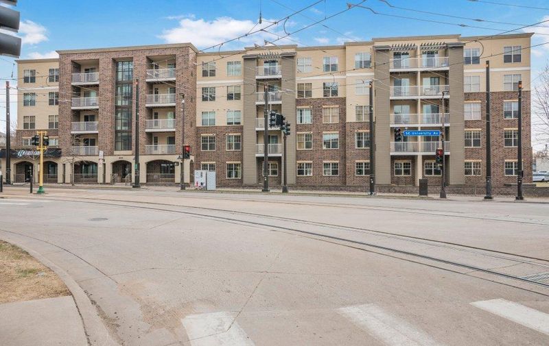 2900 University Ave SE #302, Minneapolis, MN 55414
