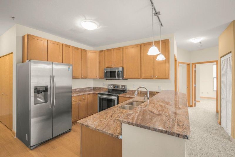 2900 University Ave SE #302, Minneapolis, MN 55414
