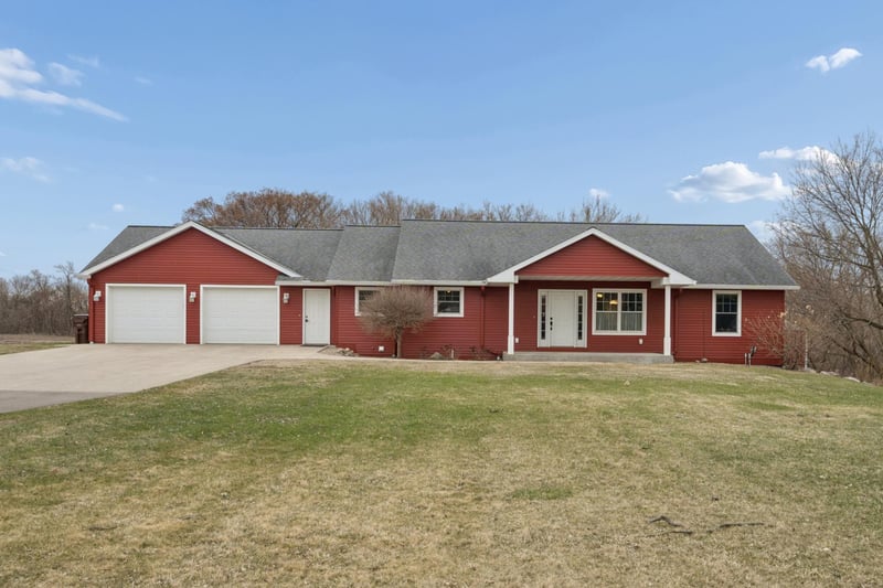 17285 W 250th St, Belle Plaine, MN 56011