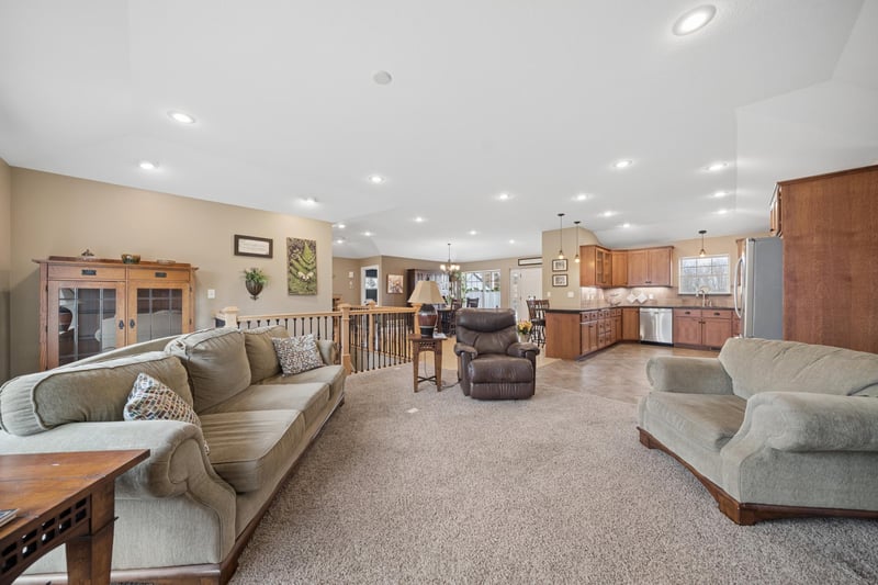 17285 W 250th St, Belle Plaine, MN 56011
