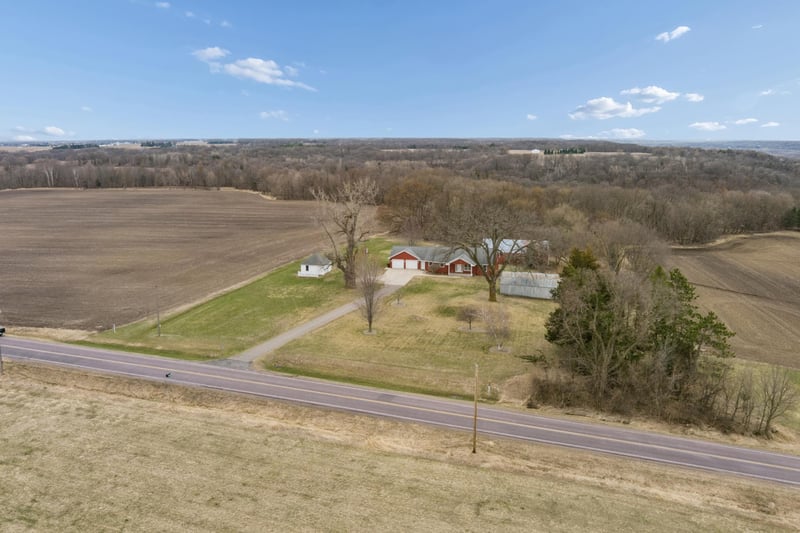 17285 W 250th St, Belle Plaine, MN 56011