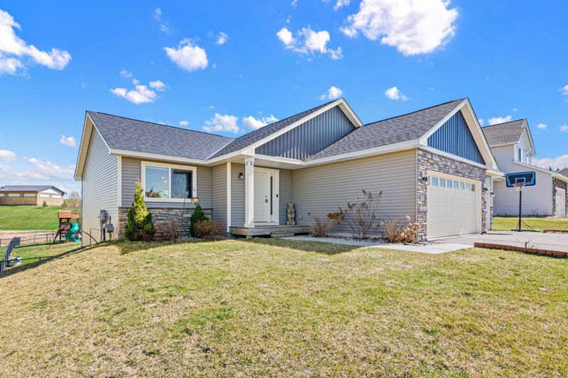 825 Harvest Dr SW, Lonsdale, MN 55046