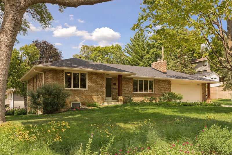 4620 Hampton Rd, Golden Valley, MN 55422