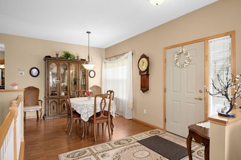 7988 Autumn Ridge Way, Chanhassen, MN 55317