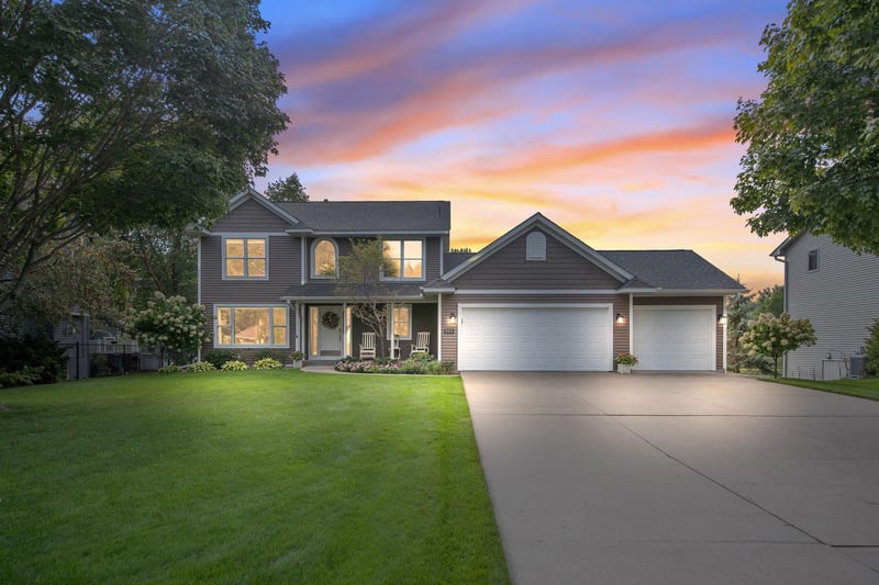 592 Vicki Ln, Shoreview, MN 55126