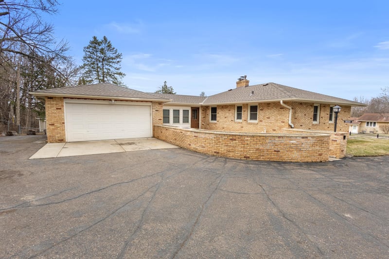 3029 Silver Lake Rd NE, Saint Anthony, MN 55418