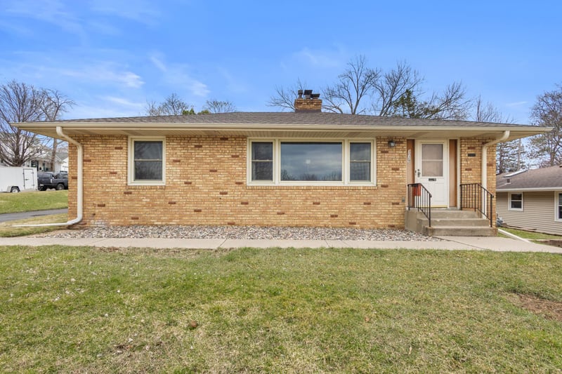 3029 Silver Lake Rd NE, Saint Anthony, MN 55418