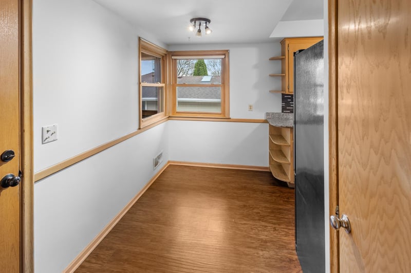 3029 Silver Lake Rd NE, Saint Anthony, MN 55418