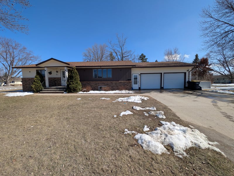 411 6th Ave SW, Perham, MN 56573