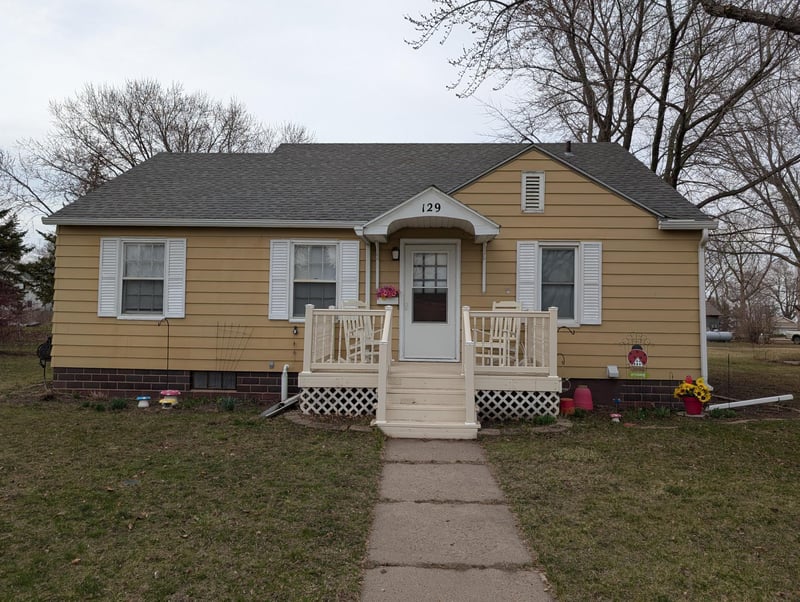 129 Martin St E, Lewisville, MN 56060