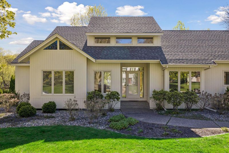 5915 Sweetwater Cir, Excelsior, MN 55331