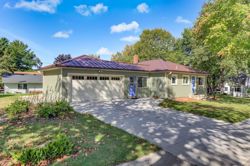 228 5th Ave NE, Faribault, MN 55021